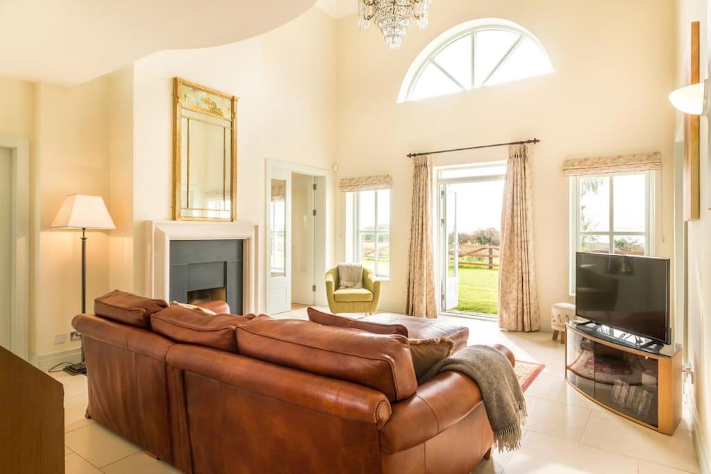 Country Setting In The Middle Of Dingle Town. Villa Exterior photo