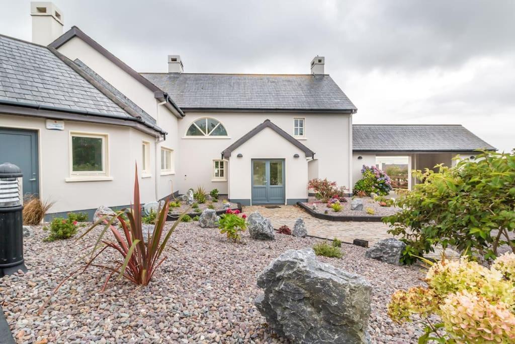 Country Setting In The Middle Of Dingle Town. Villa Exterior photo