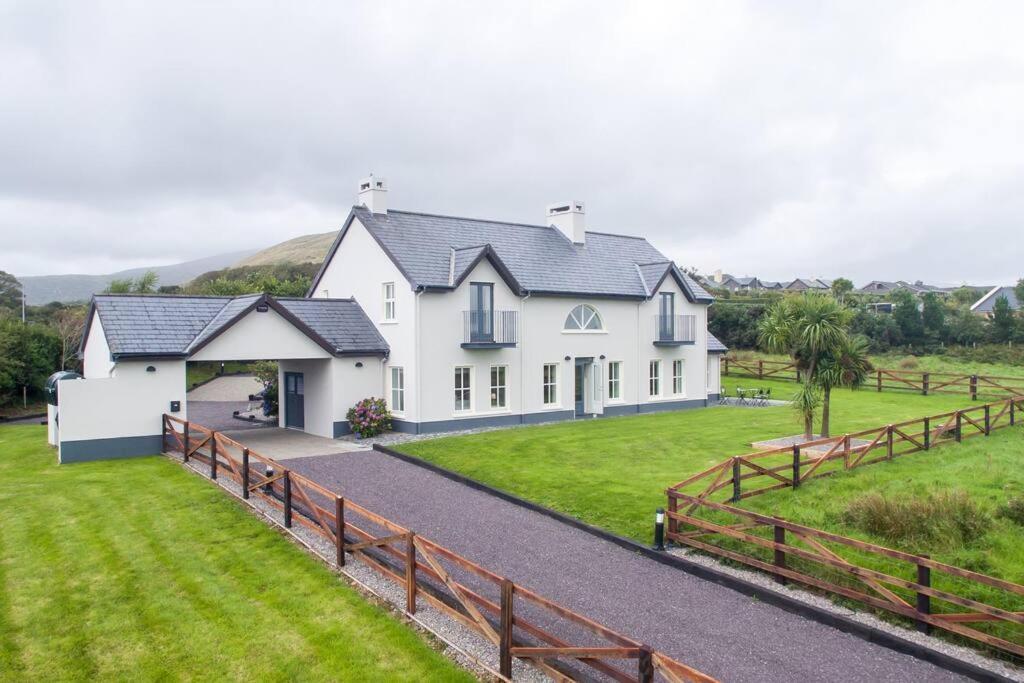 Country Setting In The Middle Of Dingle Town. Villa Exterior photo