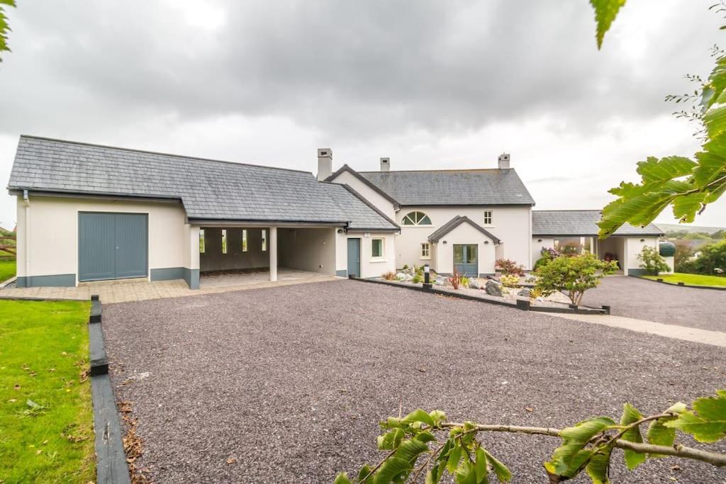 Country Setting In The Middle Of Dingle Town. Villa Exterior photo