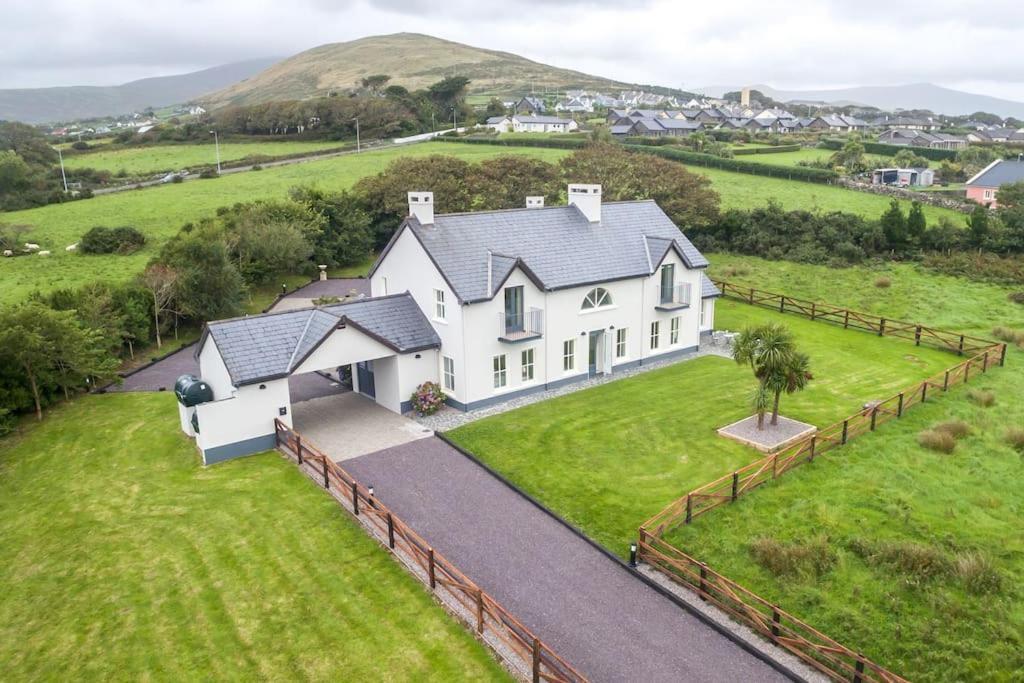 Country Setting In The Middle Of Dingle Town. Villa Exterior photo
