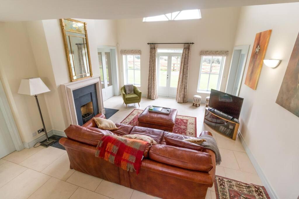 Country Setting In The Middle Of Dingle Town. Villa Exterior photo